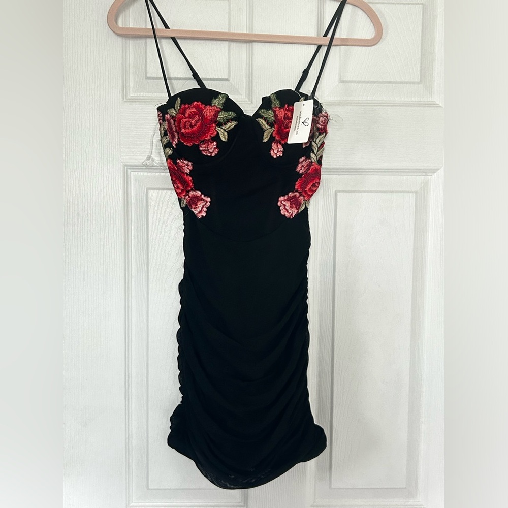 Floral Crush Sweetheart Appliqué Mesh Mini Dress.